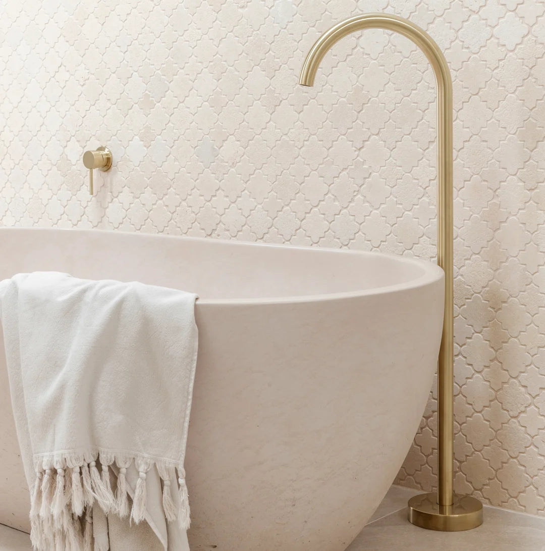 Floor-Mounted Bath Filler - Brushed Brass