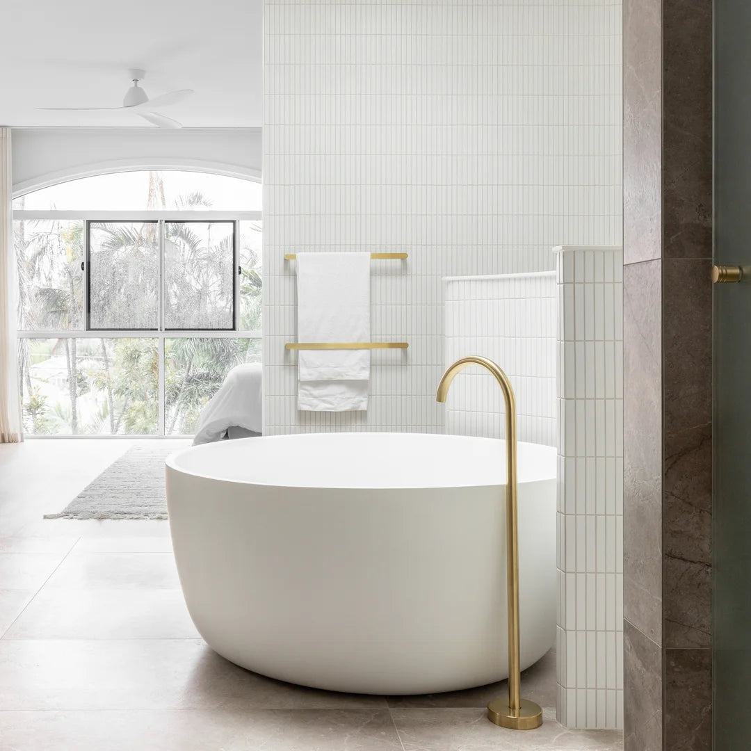 Floor-Mounted Bath Filler - Brushed Brass