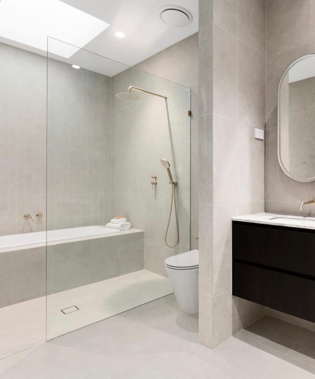 BELLA VISTA WIDE HAND SHOWER