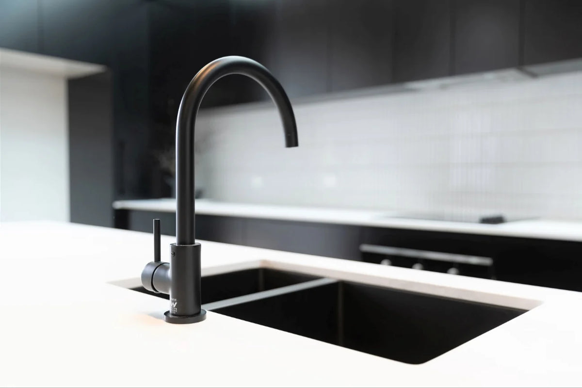 MEIR LAVELLO KITCHEN SINK - ONE AND HALF BOWL 670 X 440