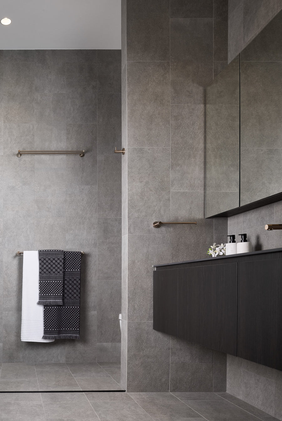 MEIR ROUND SINGLE TOWEL RAIL 600MM