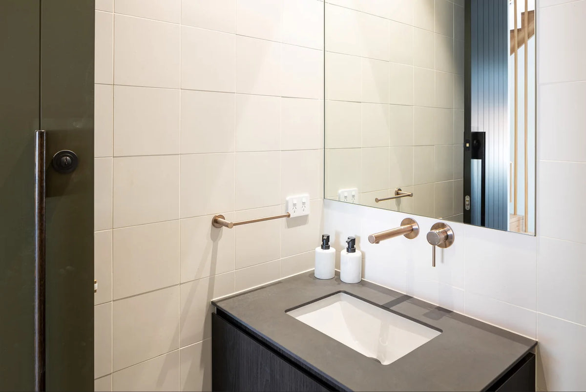 MEIR SQUARE GUEST TOWEL RAIL