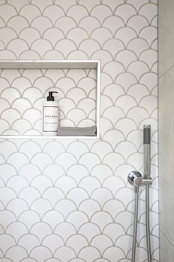 MEIR ROUND SHOWER ON SWIVEL BRACKET