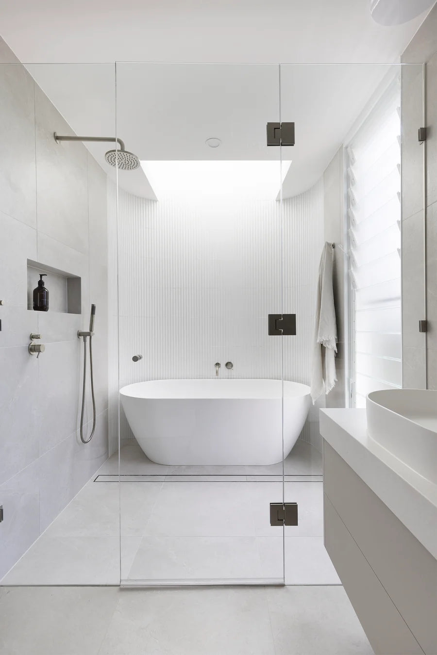 MEIR ROUND HAND SHOWER ON FIXED BRACKET